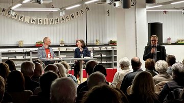 Knut Hoffmann, Leiter der Kasseler Stadtbibliothek, begrüßte das Publikum