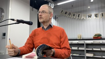 Fesselnd las Sebastian Mense aus seinem Erstlingswerk