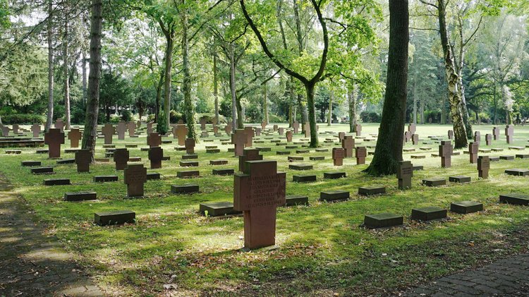 Kriegsgräber des Zweiten Weltkriegs auf dem Frankfurter Hauptfriedhof.