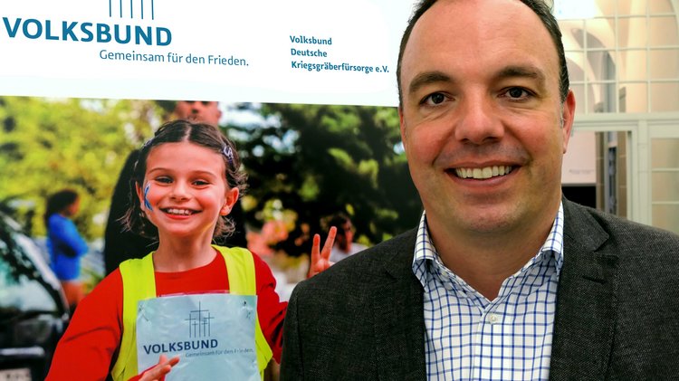 Kassels Oberbürgermeister Christian Geselle unterstützt den Friedenslauf Kassels Oberbürgermeister Christian Geselle unterstützt den Friedenslauf